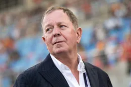 Martin Brundle komt met geruchtmakende theorie over Mercedes: 'Ze willen dat niet bekendmaken omdat...'