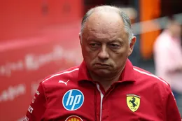 Hamilton en Leclerc krijgen uitleg van Ferrari-baas: 'Dat kan je niet verwachten...'