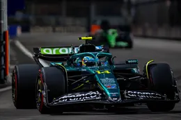Fernando Alonso shockeert Aston Martin met radiobericht