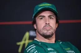 Fernando Alonso vangt twee vliegen in één klap: Max Verstappen ontvangt compliment, Lewis Hamilton een sneer