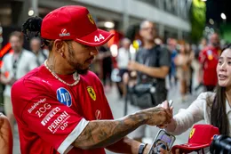Lewis Hamilton deelt boodschap na pijnlijk moment met Charles Leclerc