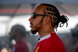 Lewis Hamilton heeft belangrijk advies voor Norris en Piastri: 'Dit moet je doen om Max Verstappen te verslaan'