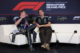 George Russell verslaat Max Verstappen en komt met alleszeggend bericht