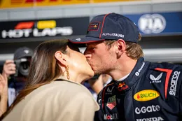 In beeld: Max Verstappen en Kelly Piquet verrast door babynieuws in familie