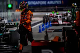 McLaren toont ware kleuren en laat Oscar Piastri eenzaam achter