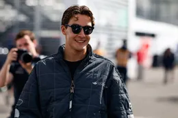 Bizar: George Russell neemt afscheid van Mercedes-zitje en gaat verder door het leven als worstelaar