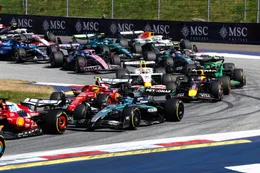 Grote transferbom dropt in F1-paddock: 'Verstappen en Hamilton vertrekken na 2026, Russell naar Ferrari'