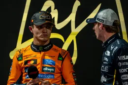 Video: Bedroefde Lando Norris verlaat paddock na slecht nieuws van McLaren