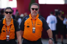 Zak Brown spreekt zich uit: Is McLaren bewust door de FIA uit de race gehaald?