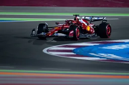 In beeld: Charles Leclerc verliest macht over het stuur maar komt met de schrik vrij in Qatar