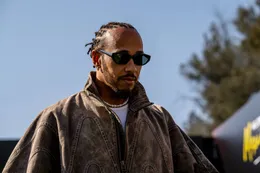 Lewis Hamilton krijgt pijnlijk nieuws te horen: ‘Daarom word je verslagen’