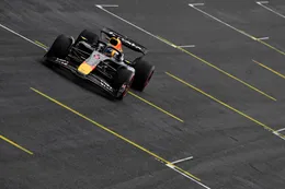 Max Verstappen geeft tekst en uitleg en reageert op vrijwillige gridstraf