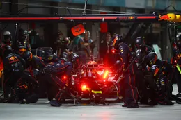 'FIA onderzoekt auto Max Verstappen vaker dan die van Lando Norris'