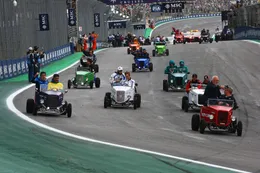 Hilarische beelden: Williams-coureurs ruziën over auto voorafgaand aan GP Brazilië