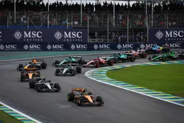 FIA geeft McLaren gelijk na klacht over motorwissel Max Verstappen en gaat actie ondernemen