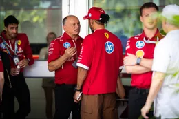 Crisis bij Ferrari onderstreept door Lewis Hamilton: 'Ik heb Fred Vasseur onder druk gezet'