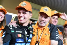 Lando Norris gaat hilarisch aan de haal met pijnlijke toespraak van Zak Brown na GP Abu Dhabi