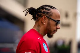 Ferrari brengt Lewis Hamilton slecht nieuws na crash in Abu Dhabi