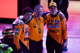 Zak Brown gooit het roer om bij McLaren en richt zijn pijlen nu volledig op Oscar Piastri