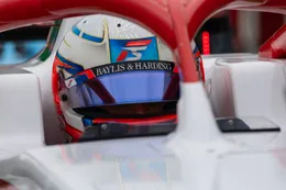 Worstelend F1-team trekt nieuwe coureur aan