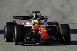 Leclerc en Hamilton zetten Verstappen op scherp met uitspraken over Ferrari-auto