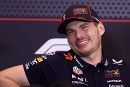 Max Verstappen biecht op: hij had zijn rijbewijs nooit mogen krijgen