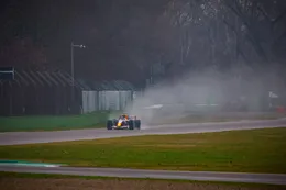 Ramp voor Red Bull: coureur crasht tijdens testdag