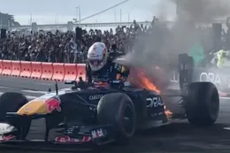 Video: Yuki Tsunoda ontsnapt uit brandende Red Bull-auto tijdens showrun in San Francisco