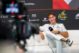 Hilarische beelden: George Russell zwaar beledigd tijdens interview met kind