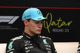 George Russell trapt op de rem na inhalen van Max Verstappen