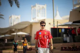Charles Leclerc krijgt grote glimlach op zijn gezicht door Max Verstappen