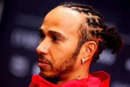 Fans door het dolle: Lewis Hamilton met nieuwe liefde gespot tijdens Super Bowl