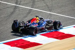 Max Verstappen waarschuwt concurrenten: Nederlander het snelst in Bahrein ondanks rode vlag