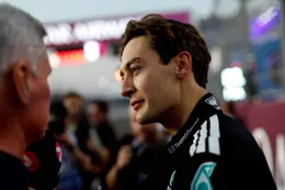 George Russell gelooft zijn ogen niet door onthulling Aston Martin: 'Wat hij met die auto gedaan heeft...'