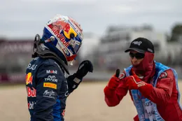 Red Bull grijpt in na crash Max Verstappen in Australië