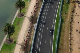 Mercedes speelt opzichtig spelletje met Red Bull en Ferrari