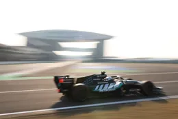 Mercedes speelt spelletje met Verstappen en houdt motorvermogen achter