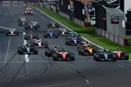 Briljant gedaan: Franse zender speelt hilarisch in op Mario Kart-klacht van Max Verstappen