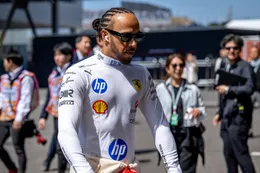 Hamilton haalt uit naar Verstappen: 'Voor hem ging alles vanzelf'