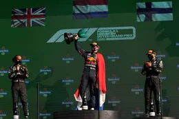 Valtteri Bottas laat Hamilton links liggen en kiest voor Max Verstappen