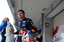 Max Verstappen maakt Formule 1 met de grond gelijk tijdens online stream