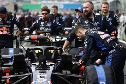 Bizarre taferelen in Red Bull-garage tijdens Pirelli-test in Japan