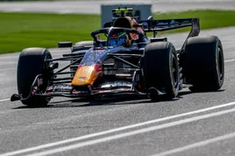 Wat is dit? Red Bull-auto gespot op spoor in Madrid