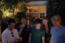 Video: Christian Horner onthult het verborgen talent van Max Verstappen en Gianpiero Lambiase