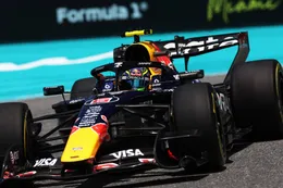 Hadjar wijst naar Red Bull na enorme achterstand op Verstappen: 'Ga ik niet begrijpen'