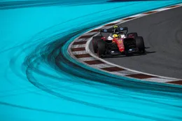 Lewis Hamilton ziet de bui al hangen voor Ferrari: 'Dit zal blijven gebeuren...'