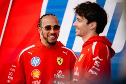 Lewis Hamilton verrast Ferrari met ingrijpende maatregel: 'Ik neem er even afstand van...'