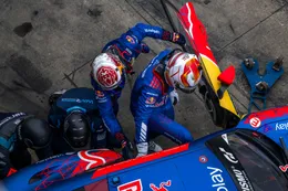 Max Verstappen steekt zijn teamgenoten een hart onder de riem