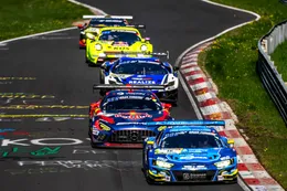 Max Verstappen veroorzaakt totale gekte op de Nürburgring en dwingt organisatie in te grijpen