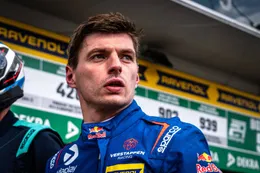 Coureur die Max Verstappen versloeg bijt van zich af op de Nürburgring